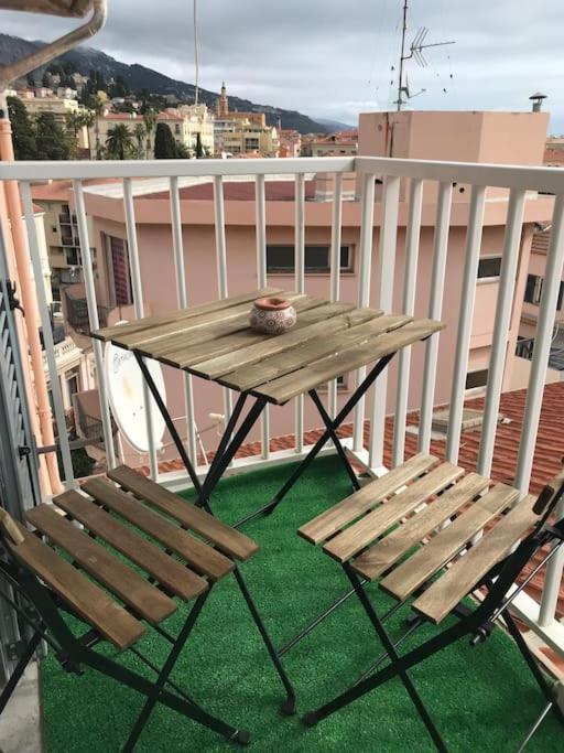 Lumineux Studio Sous Les Toits De Menton Exterior photo